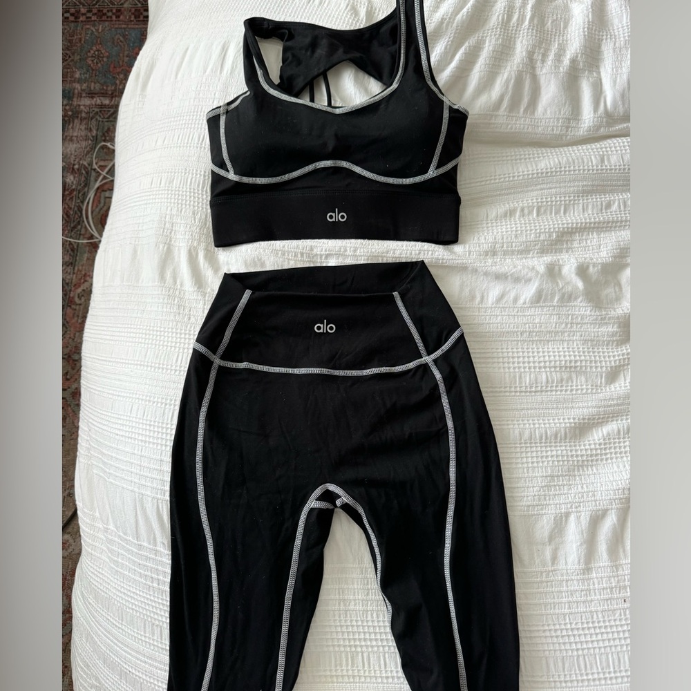 Alo yoga matching bra/leggings set